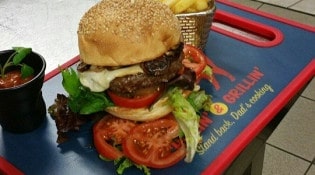 L'atelier du Louvre - Un burger et frites 