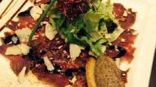 LE 217 - Gravelax de magret de canard en Carpaccio et huile de noisette, toast de tapenade de cèpes