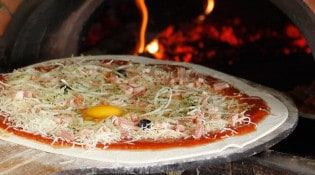 Pizza des 7 chemins - Une pizza au four
