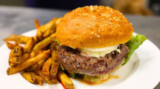 Le Bistrot - Un burger, frites