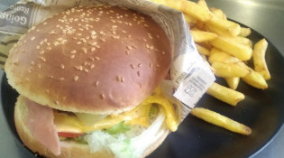La Strada Pizza - Un burger