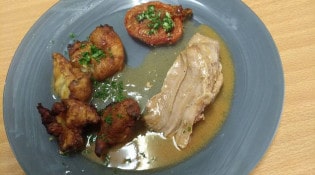 Le Romily - Filet sauce foie gras accompagné de sa tomate provençale et ses croquettes de pommes de terre maison.