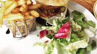 Novotel - Un burger, salade et frites