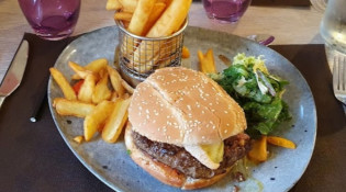 Auberge Des Hunaudieres - Un burger
