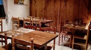 Auberge De Bionnassay - La salle de restauration 
