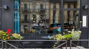 Source - La façade
