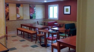 Subway - Salle vue de cote