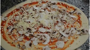 Pizza San Marco - pizza cuite au feu de bois