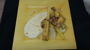 Le Bonheur dans le Pré - Suprême de volaille rôti, crème aux champignons & chorizo, purée de céleri rave, navet, col rave, carotte blanche, panais rôti