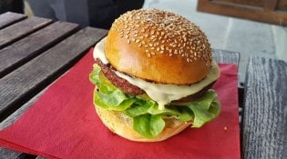 Le Vert Hotel - Un burger