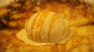 Le Moulin à Poivre - Boule de vanille sur crepes suzette