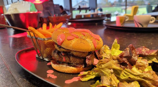 Le p'tit Beuchon - Un burger, salade, frites