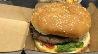 Bar-Tabac Chez Jeannot - Un burger