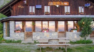 refuge de Mayères - La façade du restaurant