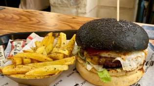 Black And White - Un burger, frites