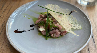 Les dessous de la robe - Un plat