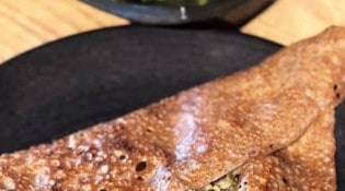 Breizh Café - Galette écrasé de pomme de terre, tartare d’algues de Saint-Lunaire et salade verte