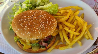 La Brasserie de l'Isle Saint-Louis - Un burger, frites