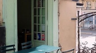 Minori - Un aperçu du restaurant et de la terrasse