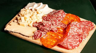 The French Flair - Une planche de charcuteries et de fromages