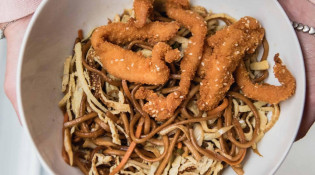 Bozen - un bowl de noodle udon bio poulet tempura