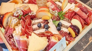 Charlicot Fromagerie - Une planche à charcuterie