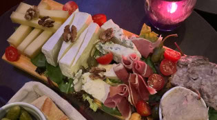 Inside bar - Une planche de charcuteries et fromage