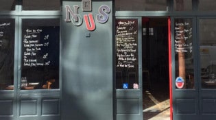 Nous 4 - La façade du restaurant 