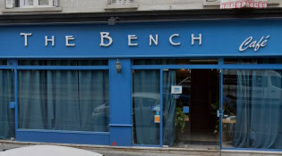 The Bench Café - La façade