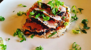 La Contre Allée - Tataki d'Espadon au sésame, salade de quinoa