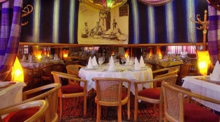 Restaurant Le Caroubier - Une autre vue de la salle