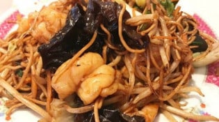 Cathay Palace - Une assiette de pâtes