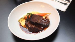 Le sanglier bleu - La joue de boeuf cuite à basse température avec sa polenta crémeuse