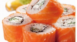 light sushi - Un saumon rolls