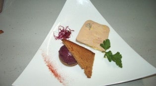 Au Fils Du Temps - Une assiette de foie gras maison