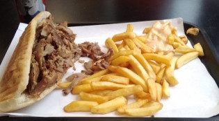Take Away - Un sandwich kebab, frites