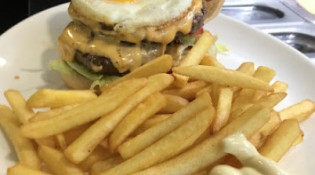 Chez Memet - Un burger, frites