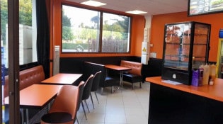 Chicken Paradise - La salle de restauration 