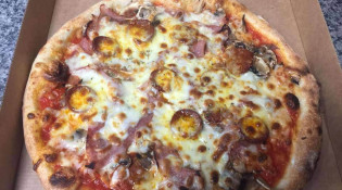 Pizza Di Napoli - Une pizza