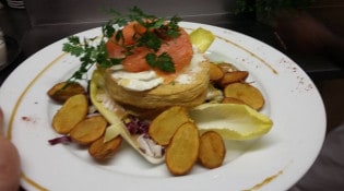 Ma ratatouille dans votre assiette - Tarte fine de saumon fumé au boursin salade d hiver aux pommes grenaille