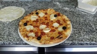 Momo Pizza - Une pizza