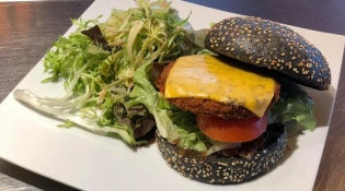 Café le Paris - Un burger et salade 