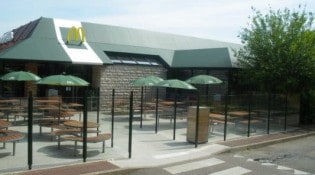 Mc Donald's - Le restaurant avec sa terrasse