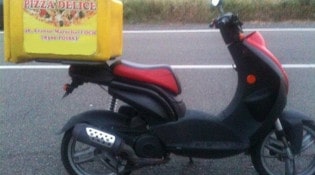 Pizza Delice - moto de livraison 