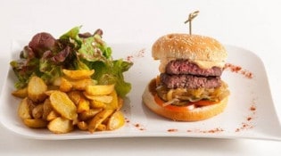 Le cygne - Un burger, frites, salades vertes