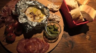 L' Atelier d'Alex - Le camembert rôti et charcuterie