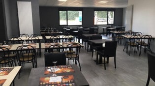 L'Auberge Fleurie - La salle de restauration 