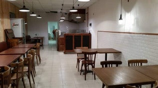 Le Saint Burger - La salle de restauration 