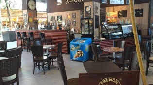 French coffee shop - La salle de restauration 