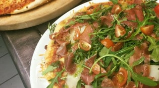 Auléry - une pizza
